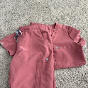 Figs scrub sets! Dusty rose color, XS top and XS petite bottom